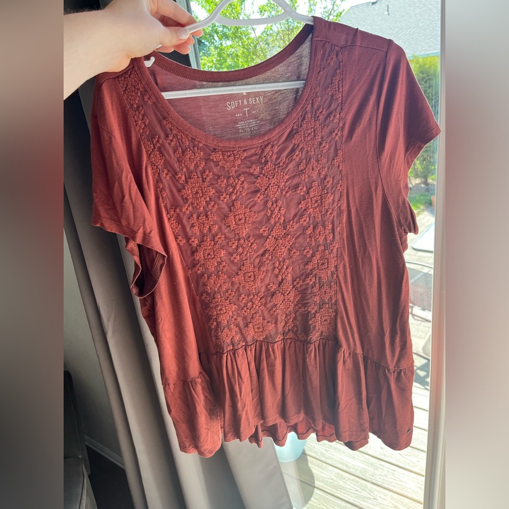 American Eagle Top: SIZE XL